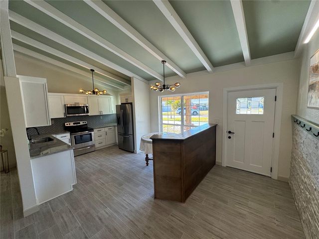 1500 CARSON CIRCLE NE, St Petersburg, FL 33703
