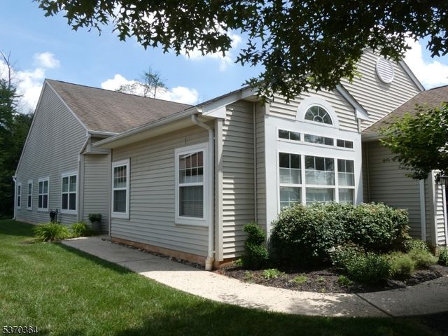 16 Renaissance Blvd, Franklin Twp., NJ 08873