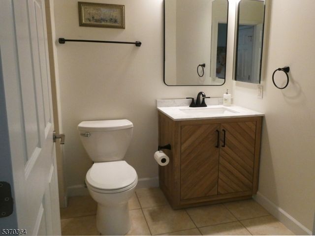 16 Renaissance Blvd, Franklin Twp., NJ 08873
