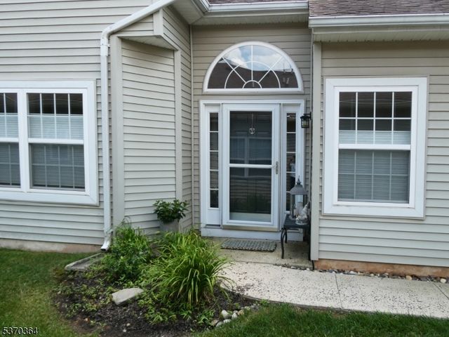 16 Renaissance Blvd, Franklin Twp., NJ 08873