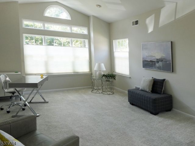 16 Renaissance Blvd, Franklin Twp., NJ 08873
