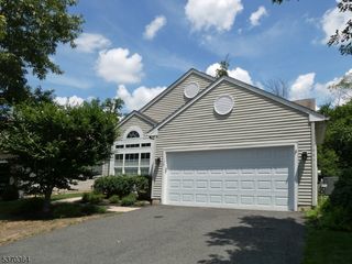 16 Renaissance Blvd, Franklin Twp., NJ 08873