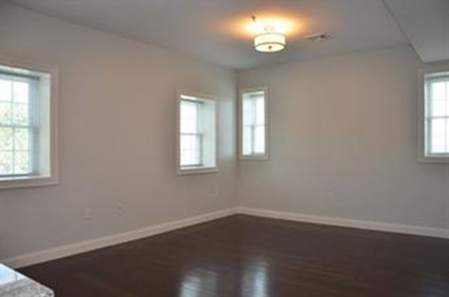 6 Admiral's Way 5, Chelsea, MA 02150