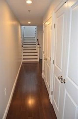 6 Admiral's Way 5, Chelsea, MA 02150