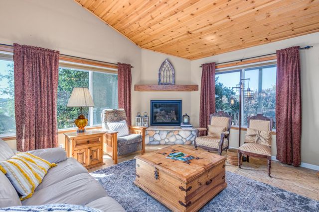 9290 Cramer Rd, Auburn, CA 95602