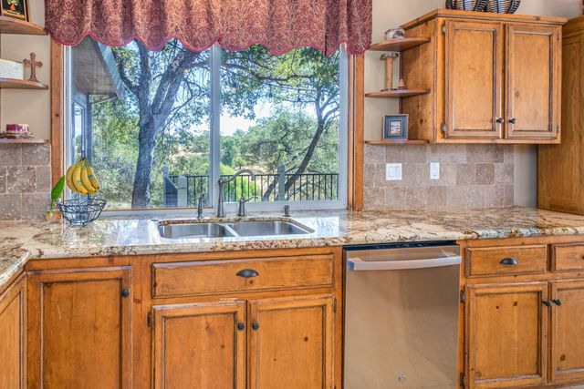 9290 Cramer Rd, Auburn, CA 95602