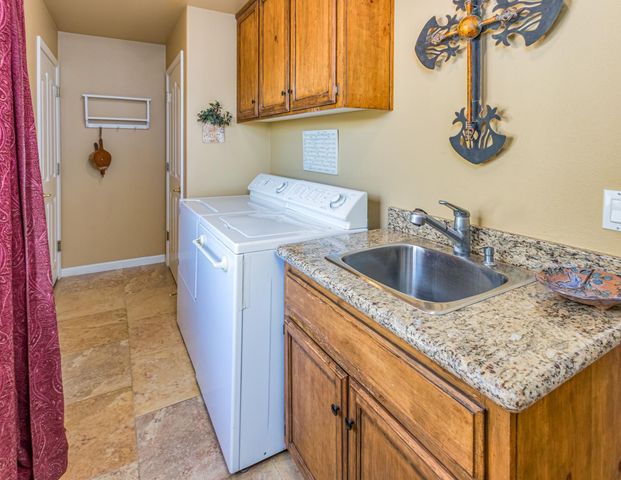 9290 Cramer Rd, Auburn, CA 95602