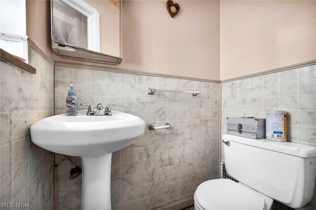 4035 Victory Boulevard, Cleveland, OH 44135