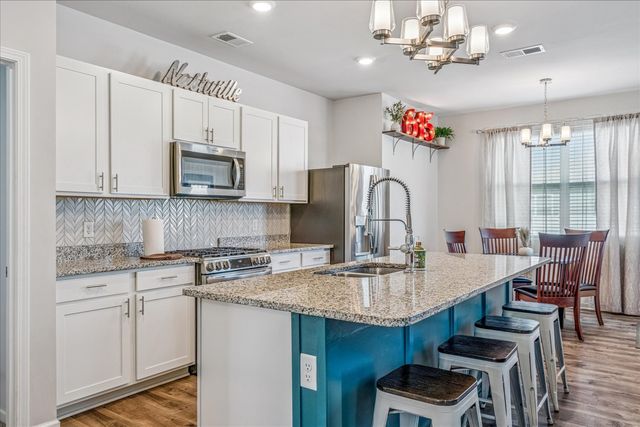 1304 Rosewood Dr, White House, TN 37188