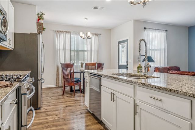 1304 Rosewood Dr, White House, TN 37188