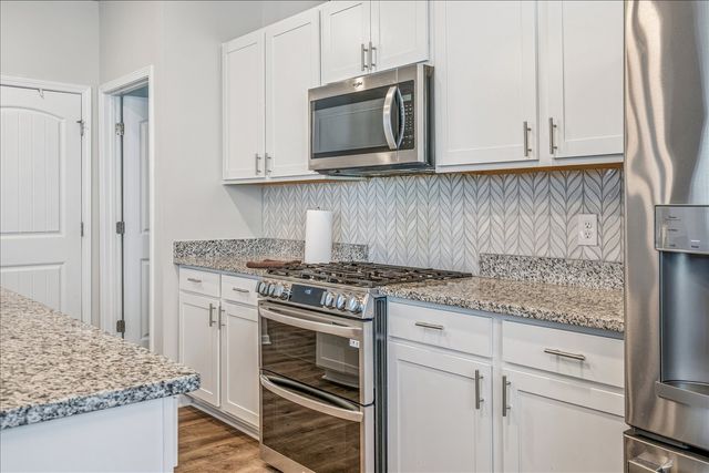 1304 Rosewood Dr, White House, TN 37188