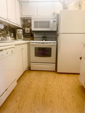 169 Sheffield G, West Palm Beach, FL 33417