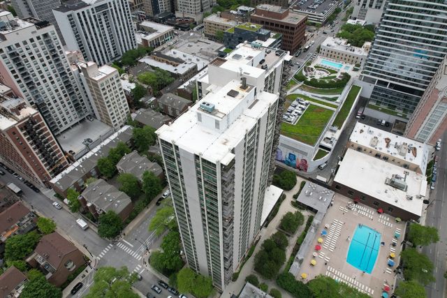 1255 N Sandburg Terrace 2912, Chicago, IL 60610