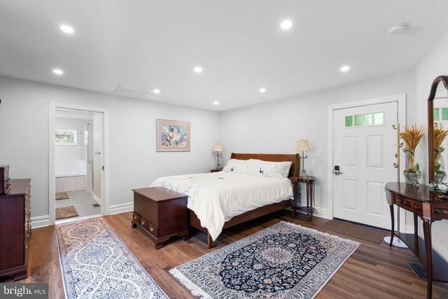 305 COLLEGE PL, Frederick, MD 21701