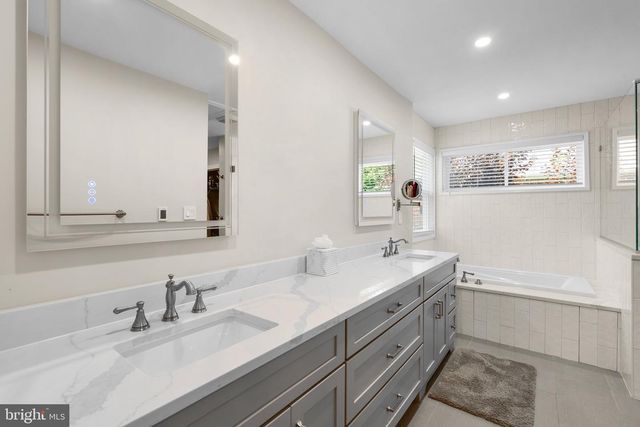 305 COLLEGE PL, Frederick, MD 21701