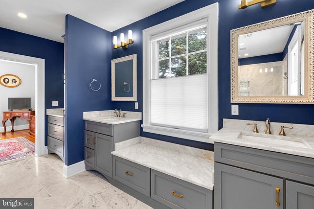 305 COLLEGE PL, Frederick, MD 21701