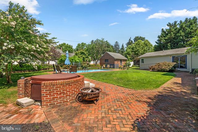 305 COLLEGE PL, Frederick, MD 21701