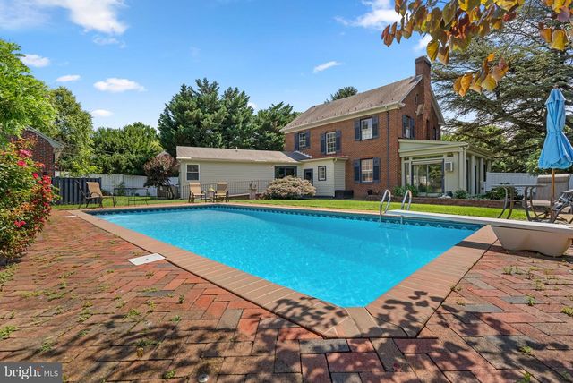 305 COLLEGE PL, Frederick, MD 21701