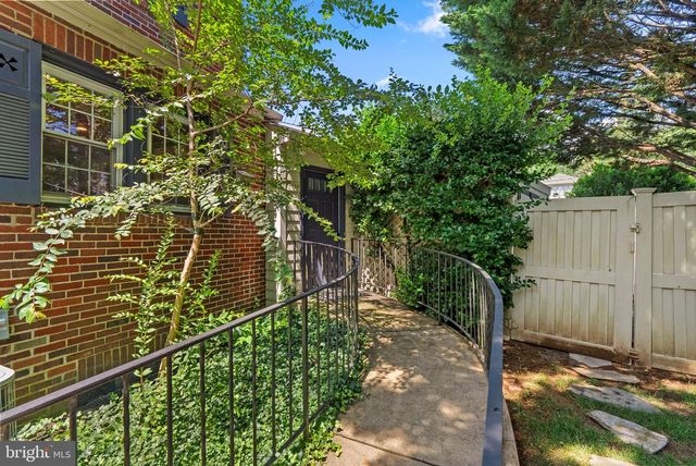 305 COLLEGE PL, Frederick, MD 21701