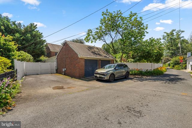 305 COLLEGE PL, Frederick, MD 21701