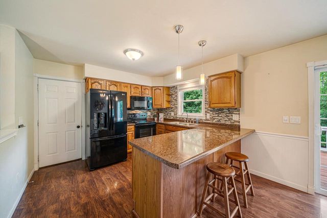 1205 MANITOWOC ROAD, Menasha, WI 54952