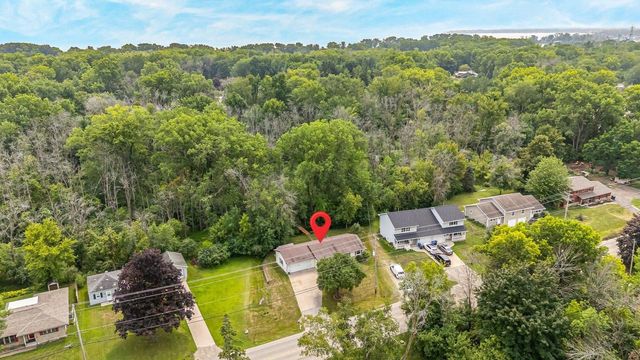1205 MANITOWOC ROAD, Menasha, WI 54952
