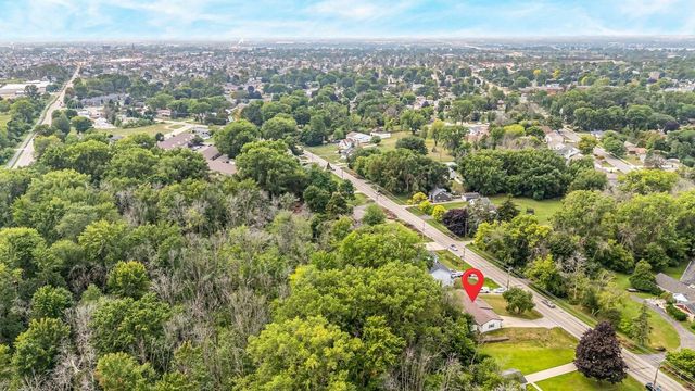 1205 MANITOWOC ROAD, Menasha, WI 54952