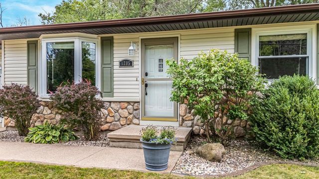 1205 MANITOWOC ROAD, Menasha, WI 54952