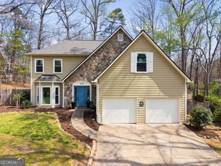 609 Farmbrook Trail NE, Kennesaw, GA 30144