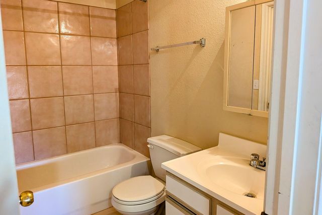 45 Milton Loop, Los Lunas, NM 87031