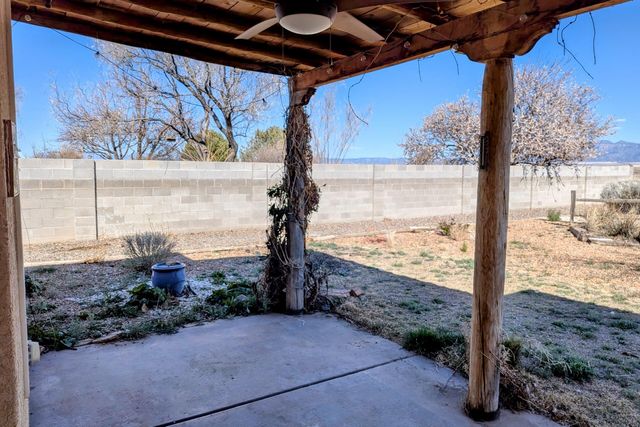 45 Milton Loop, Los Lunas, NM 87031