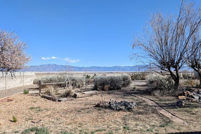 45 Milton Loop, Los Lunas, NM 87031