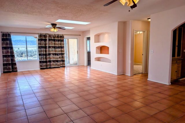 45 Milton Loop, Los Lunas, NM 87031