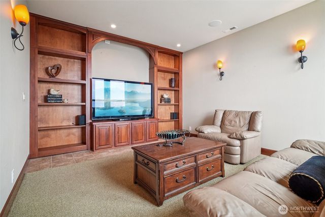 2318 Sunnyside Heights Drive, Steilacoom, WA 98388