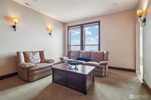 2318 Sunnyside Heights Drive, Steilacoom, WA 98388