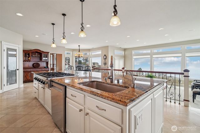 2318 Sunnyside Heights Drive, Steilacoom, WA 98388