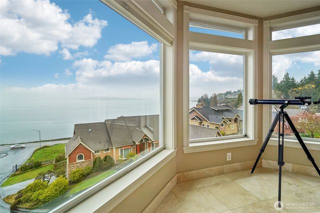 2318 Sunnyside Heights Drive, Steilacoom, WA 98388