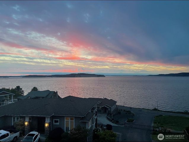 2318 Sunnyside Heights Drive, Steilacoom, WA 98388