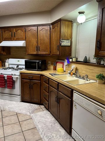 513 Meadowlark Lane, Durant, OK 74701