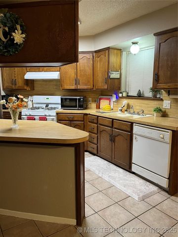 513 Meadowlark Lane, Durant, OK 74701