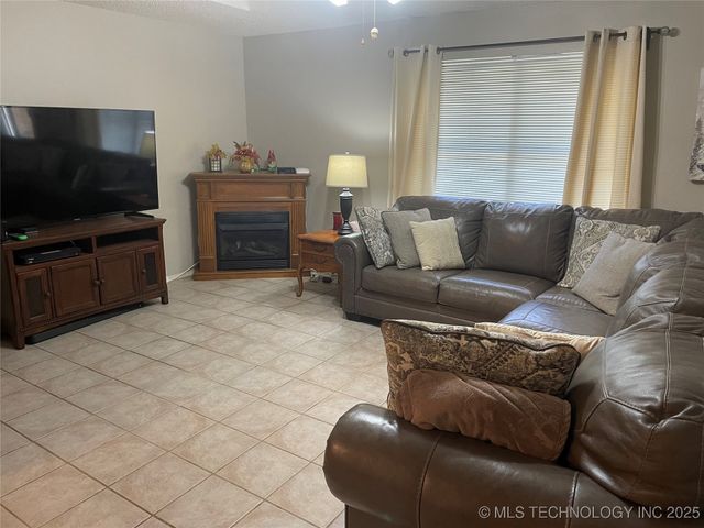 513 Meadowlark Lane, Durant, OK 74701