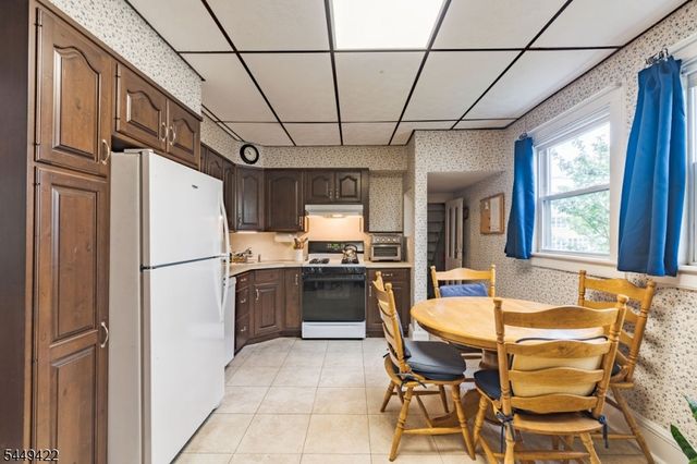 37 W High St, Bound Brook Boro, NJ 08805