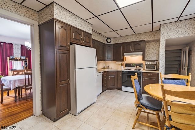 37 W High St, Bound Brook Boro, NJ 08805