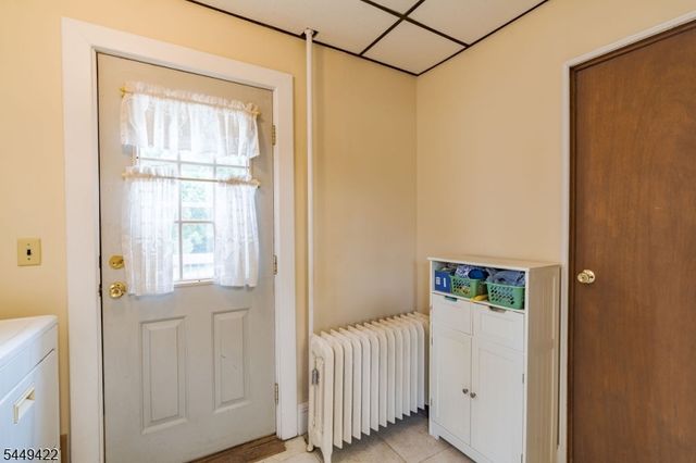37 W High St, Bound Brook Boro, NJ 08805