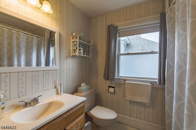 37 W High St, Bound Brook Boro, NJ 08805