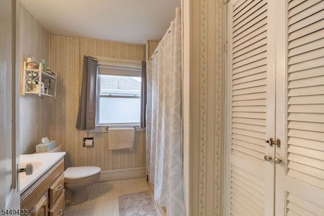 37 W High St, Bound Brook Boro, NJ 08805