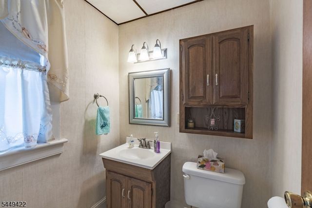 37 W High St, Bound Brook Boro, NJ 08805