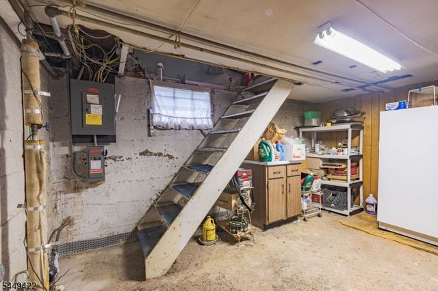 37 W High St, Bound Brook Boro, NJ 08805