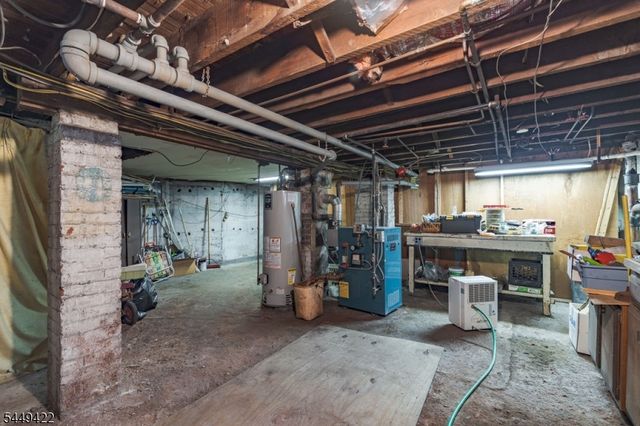 37 W High St, Bound Brook Boro, NJ 08805
