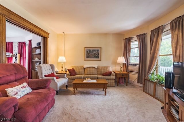 37 W High St, Bound Brook Boro, NJ 08805